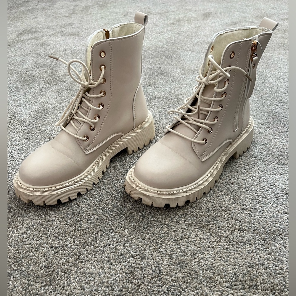 Combat boots